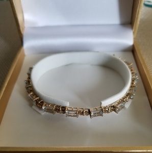 Gold bracelet with aquamarine